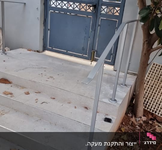 ייצור והתקנת מעקה.